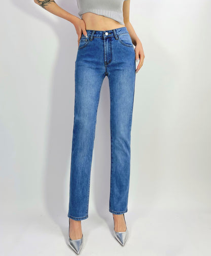 Classic Straight Leg Jeans – Mid Blue