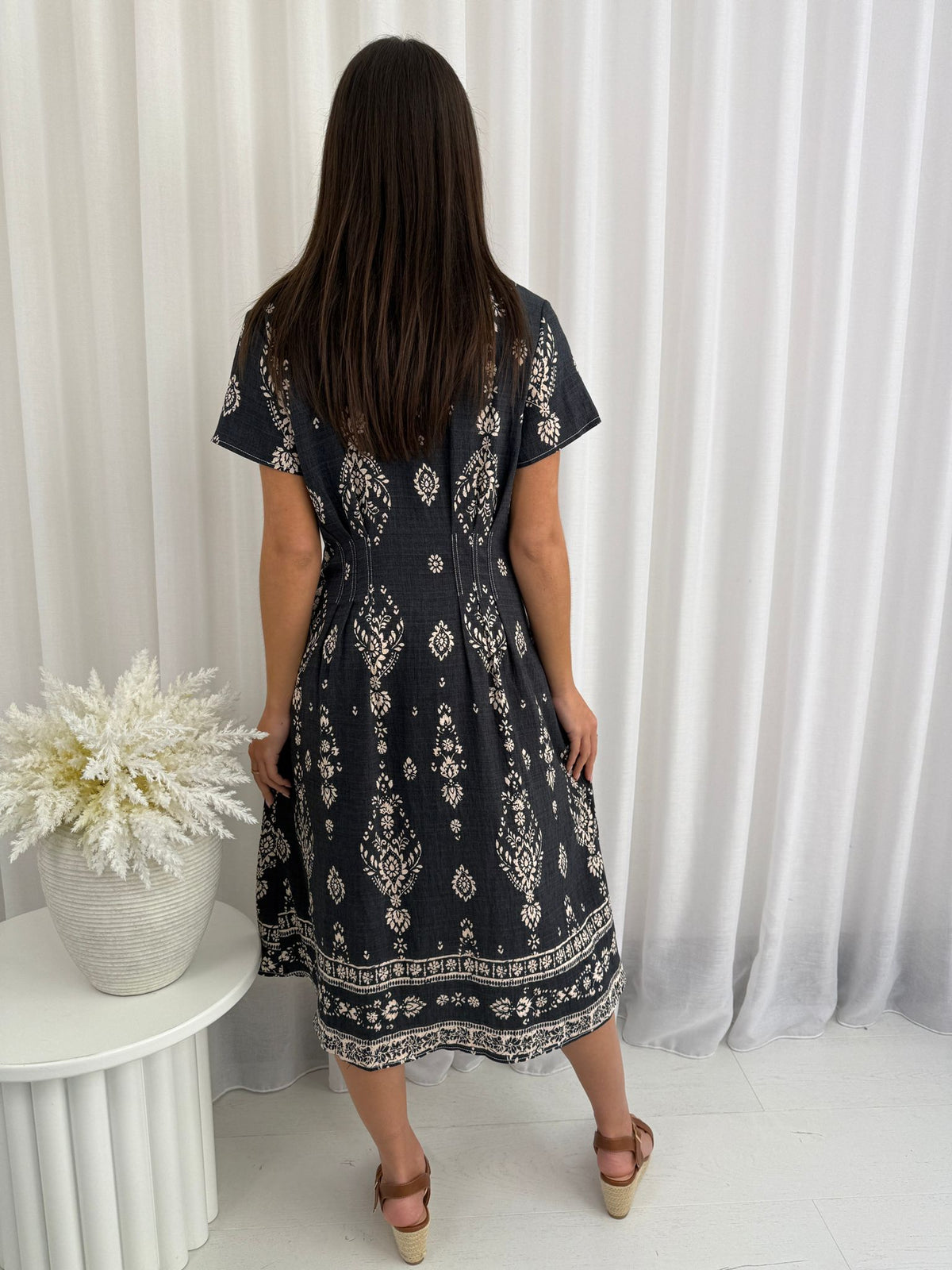 Coastal Charm Midi Charcol