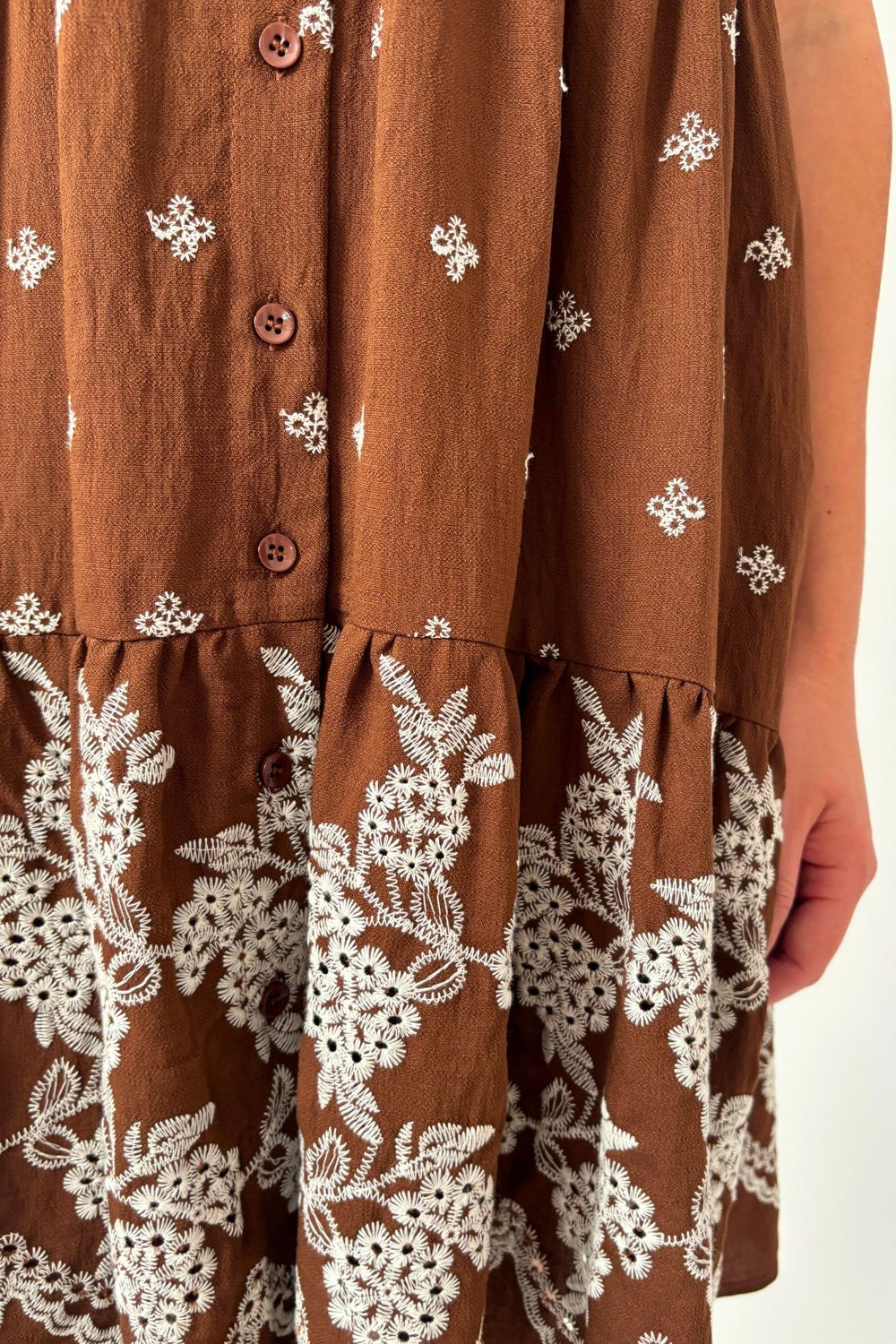 Lila embroidered Dress - Brown